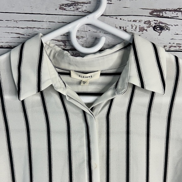 Pleione Monochrome Striped Blouse - Picture 2 of 7